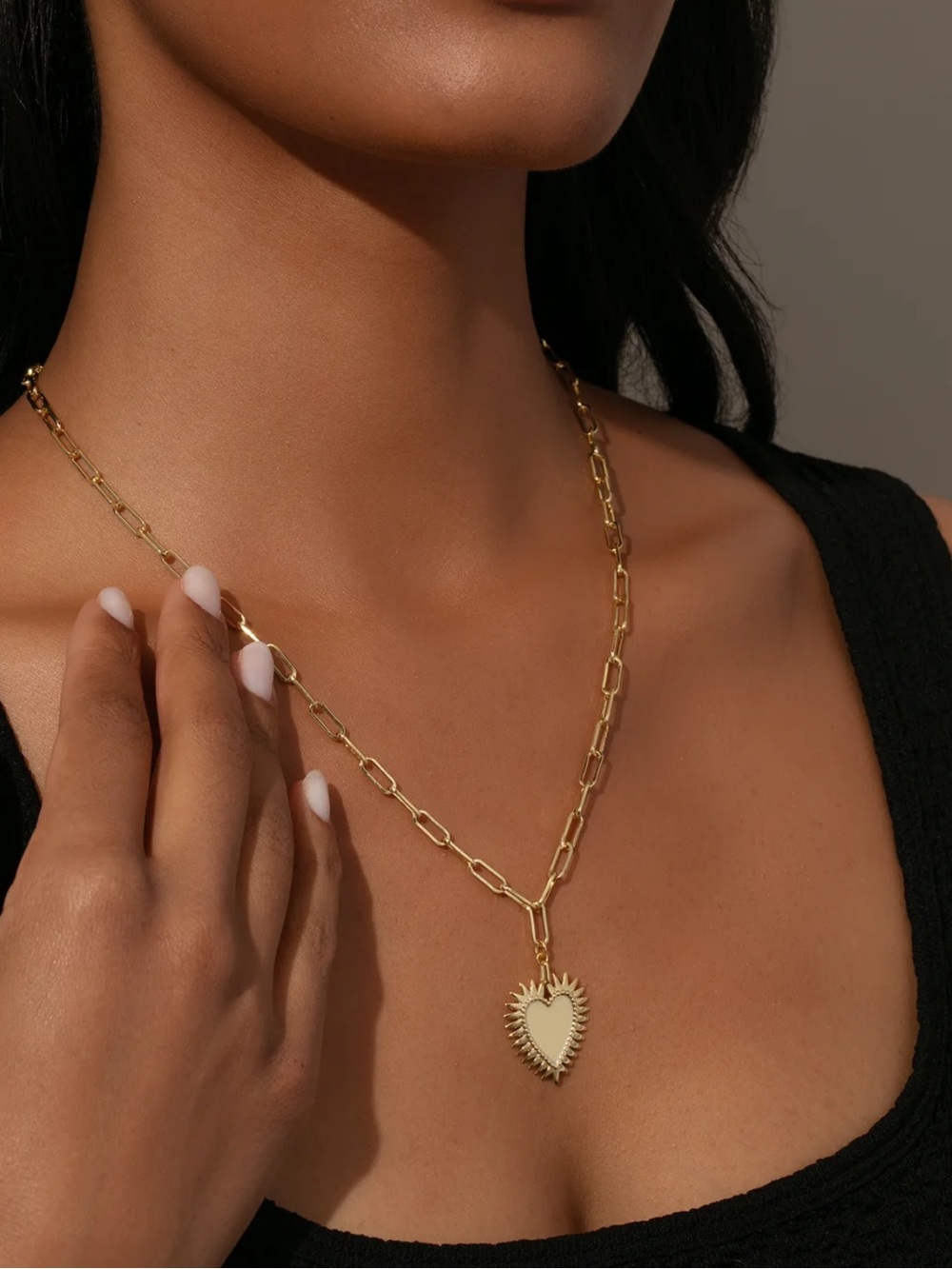 ✨Uncommon James Gold Sunburst Heart Pendant Necklace - Picture 3 of 11
